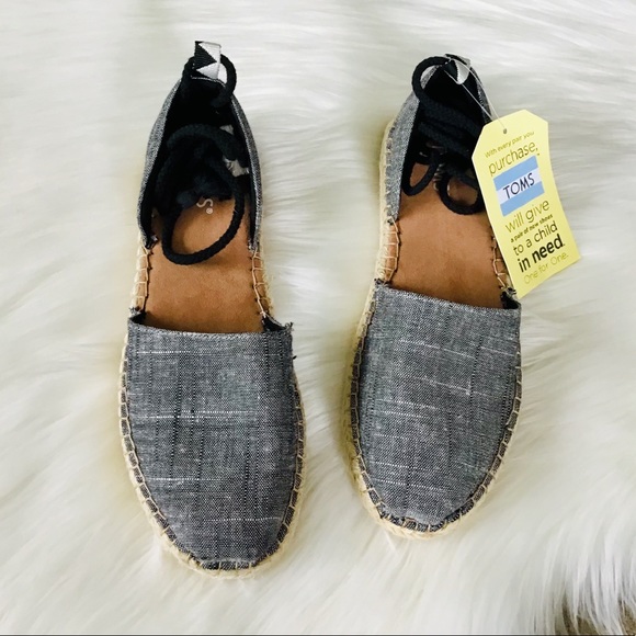 TOMS Black Chambray Lace Up Espadrilles Shoes - Picture 5 of 8